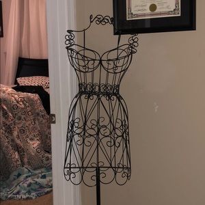 A mannequin that you can hang jewelry and clothes